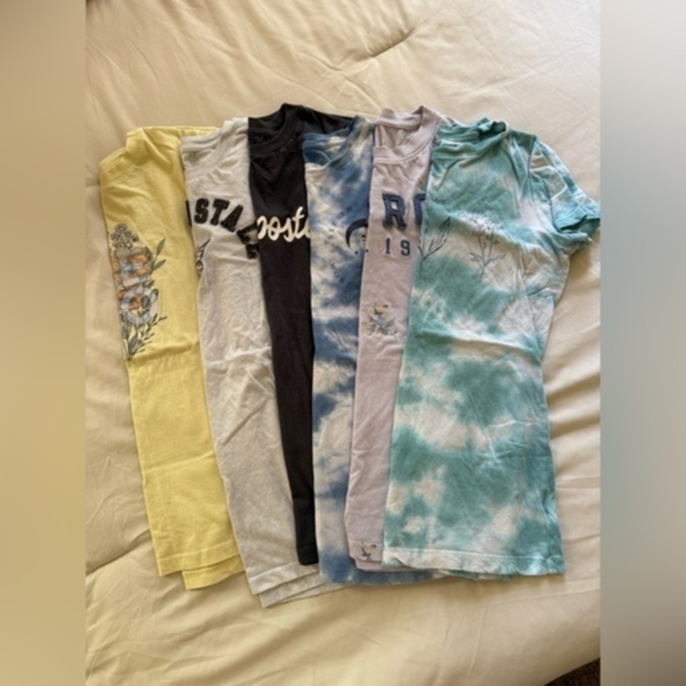 Women’s Graphic T-Shirts - Assorted Colors